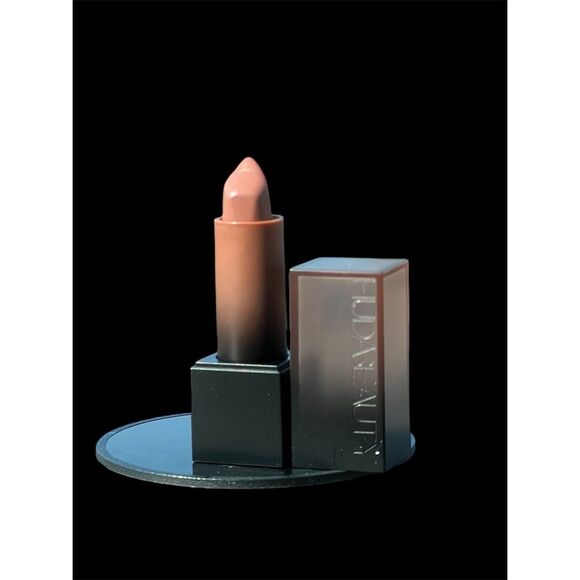HUDA Beauty Power Bullet Cream Lipstick in Hustla - Picture 4 of 7